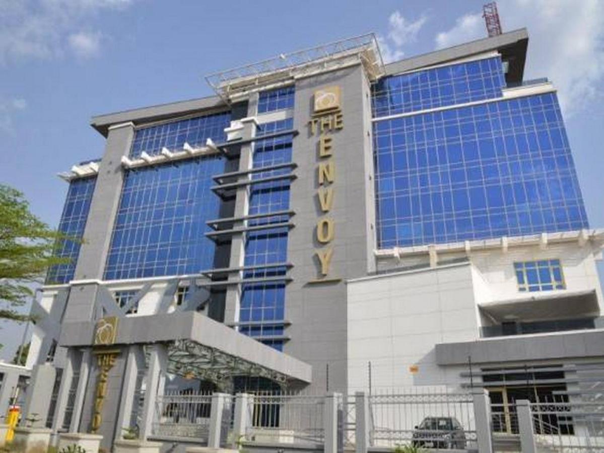 Room In Lodge - The Envoy Hotel And Suites Abuja Exteriör bild