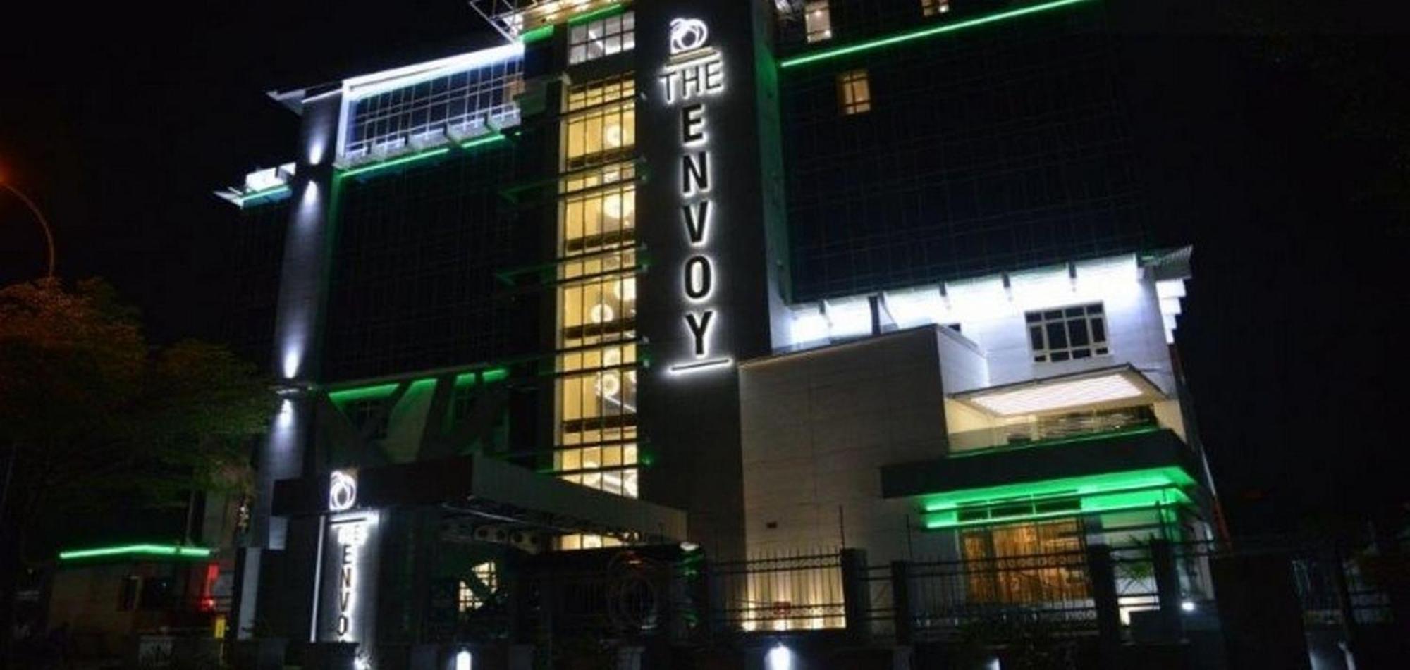 Room In Lodge - The Envoy Hotel And Suites Abuja Exteriör bild